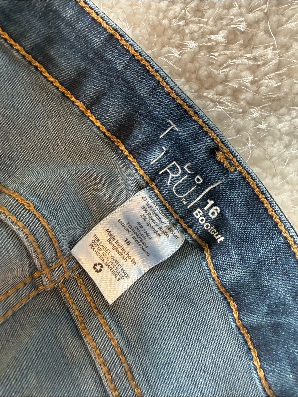 Time and Tru Light Wash Wide Leg Jeans Bundle - Picture 4 of 6